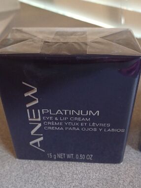 ANEW Platinum Eye & Lip Cream - Deep Navy Box
